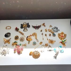 Lot of Vintage Costume Jewelry Brooches/Pins